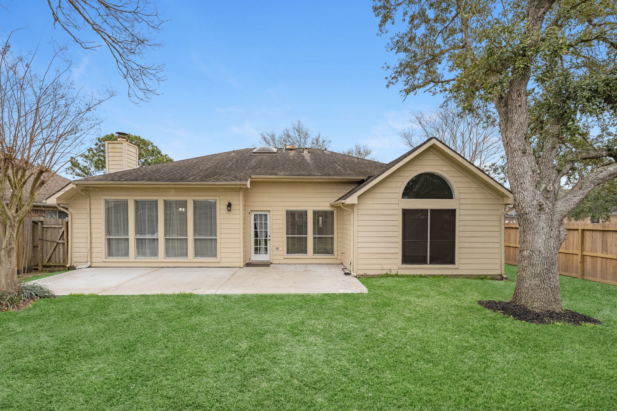 213 Hollander Property Photo 31