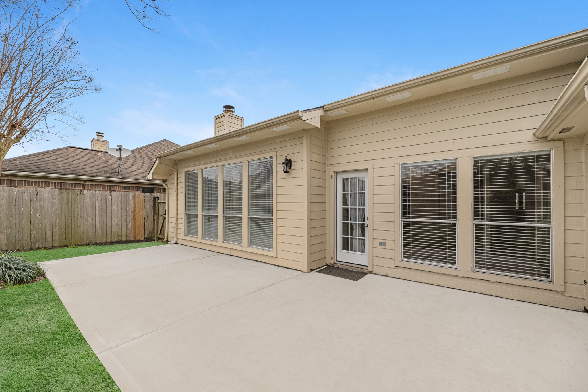 213 Hollander Property Photo 32