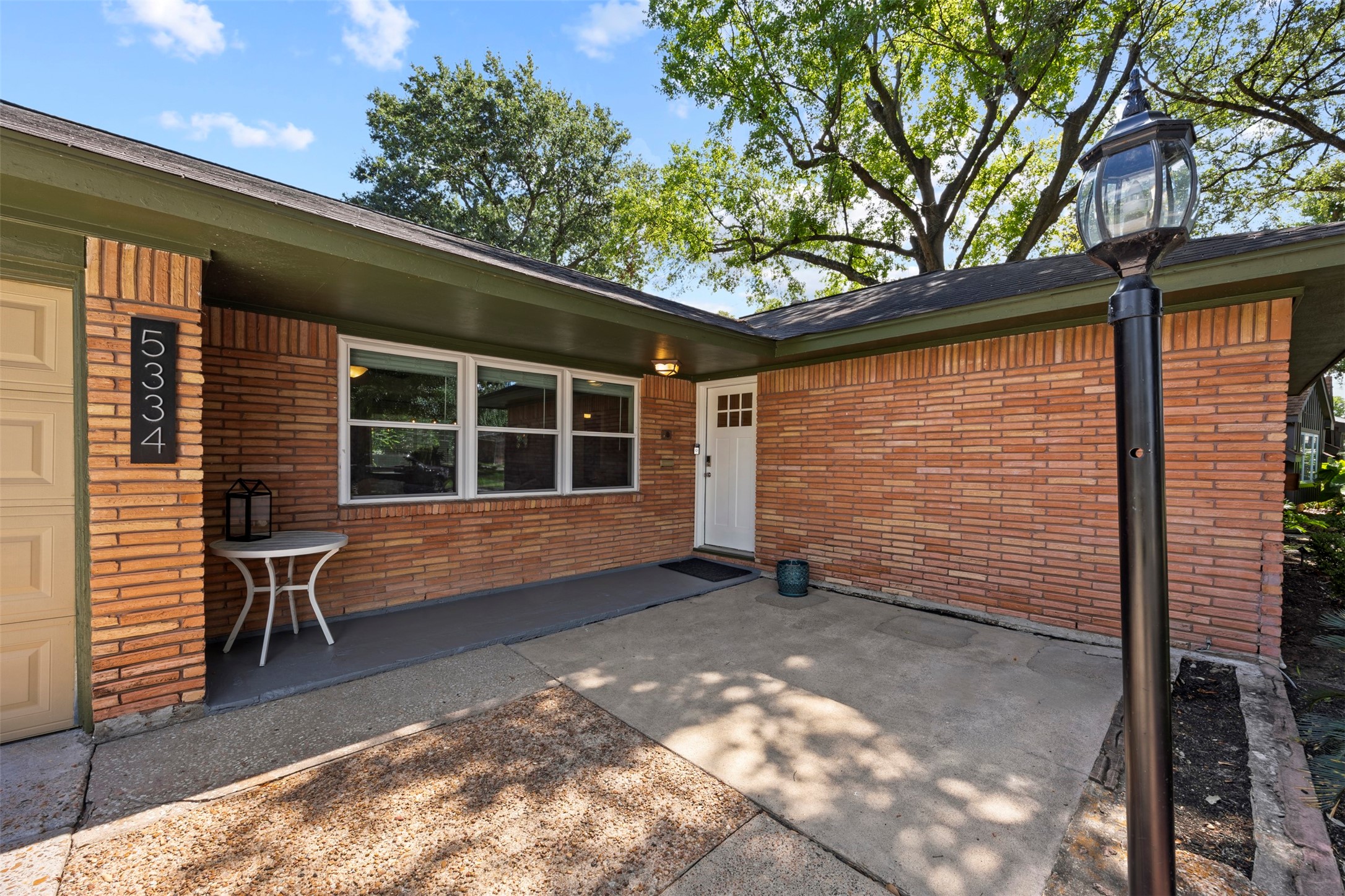 5334 Saxon Drive Property Photo 3
