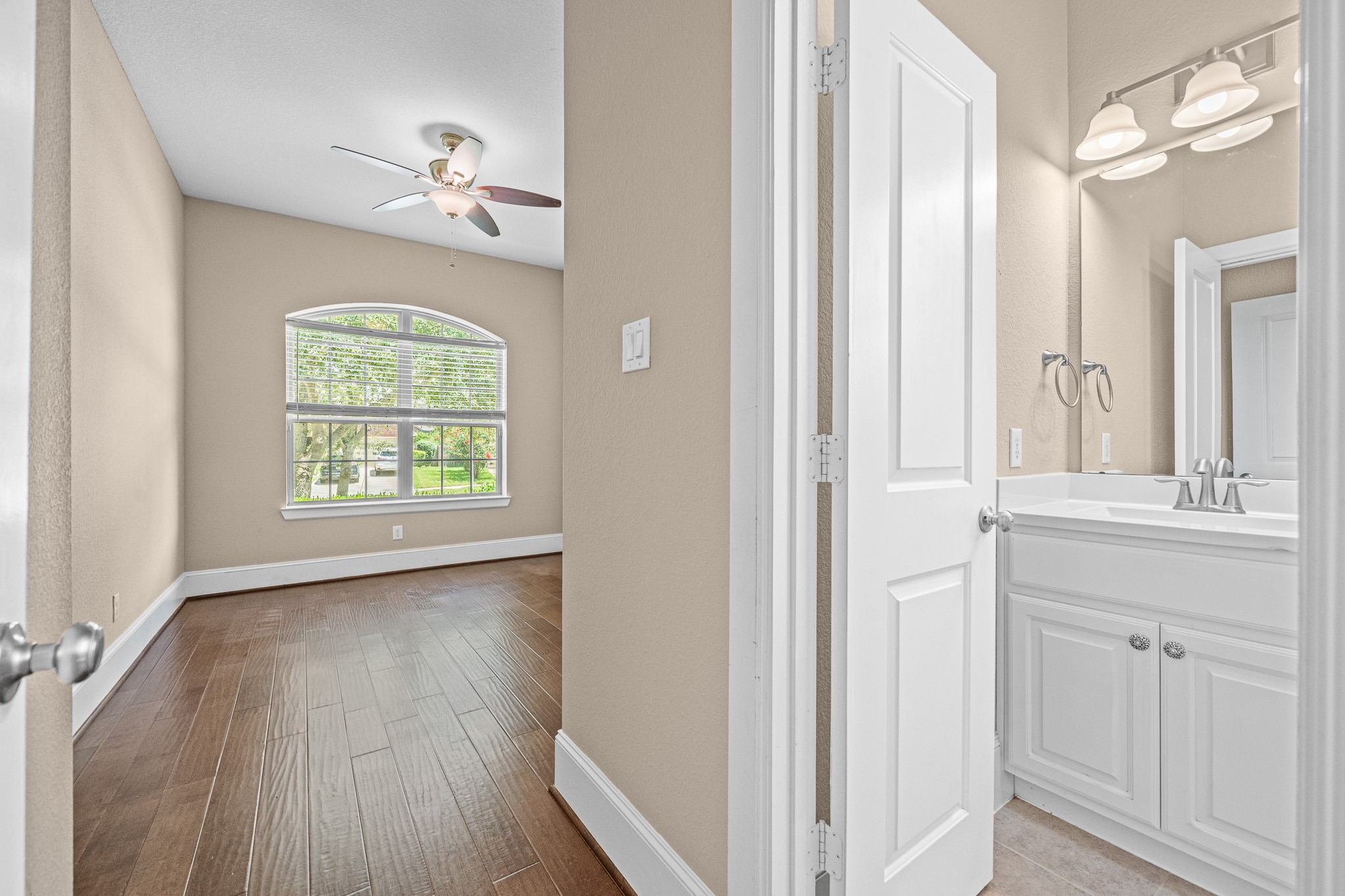 2907 Jadestone Lane Property Photo 6
