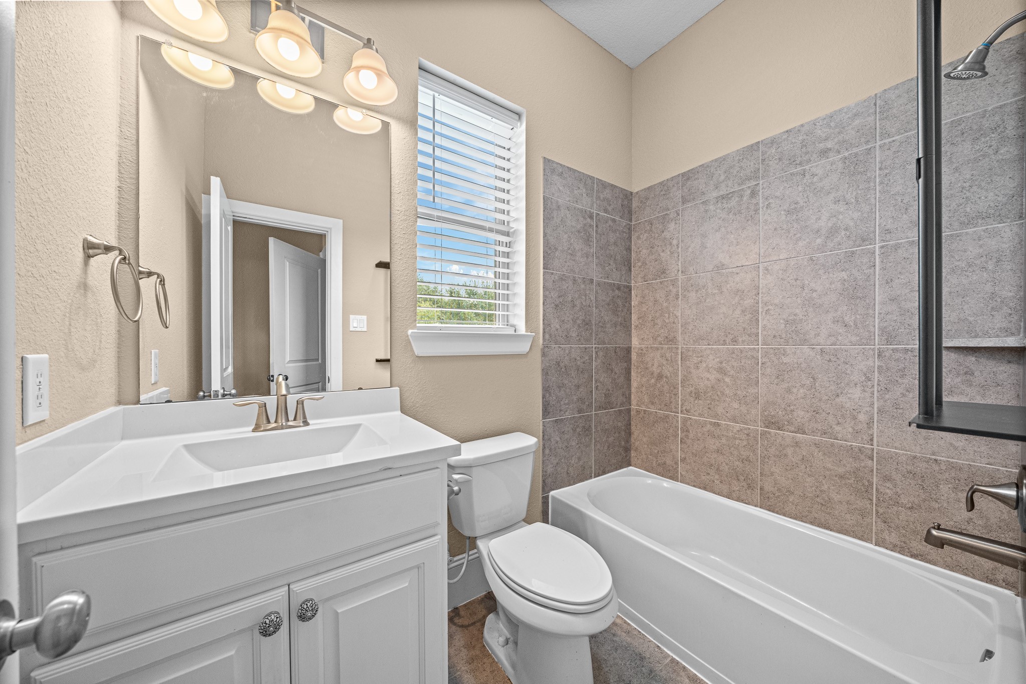 2907 Jadestone Lane Property Photo 7