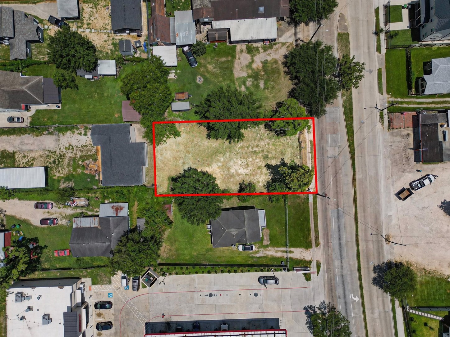 611 E Crosstimbers Street Property Photo 1