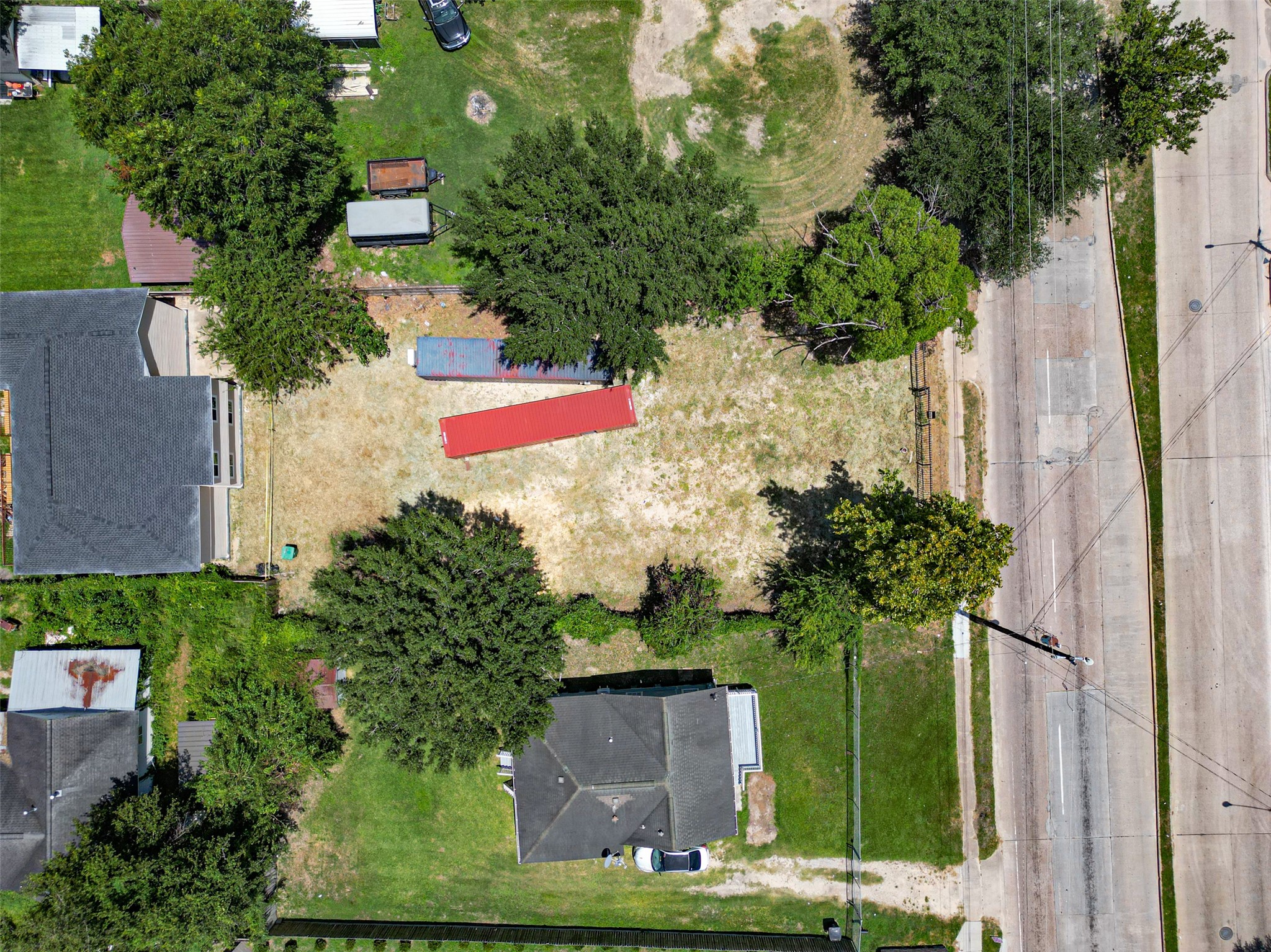 611 E Crosstimbers Street Property Photo 2