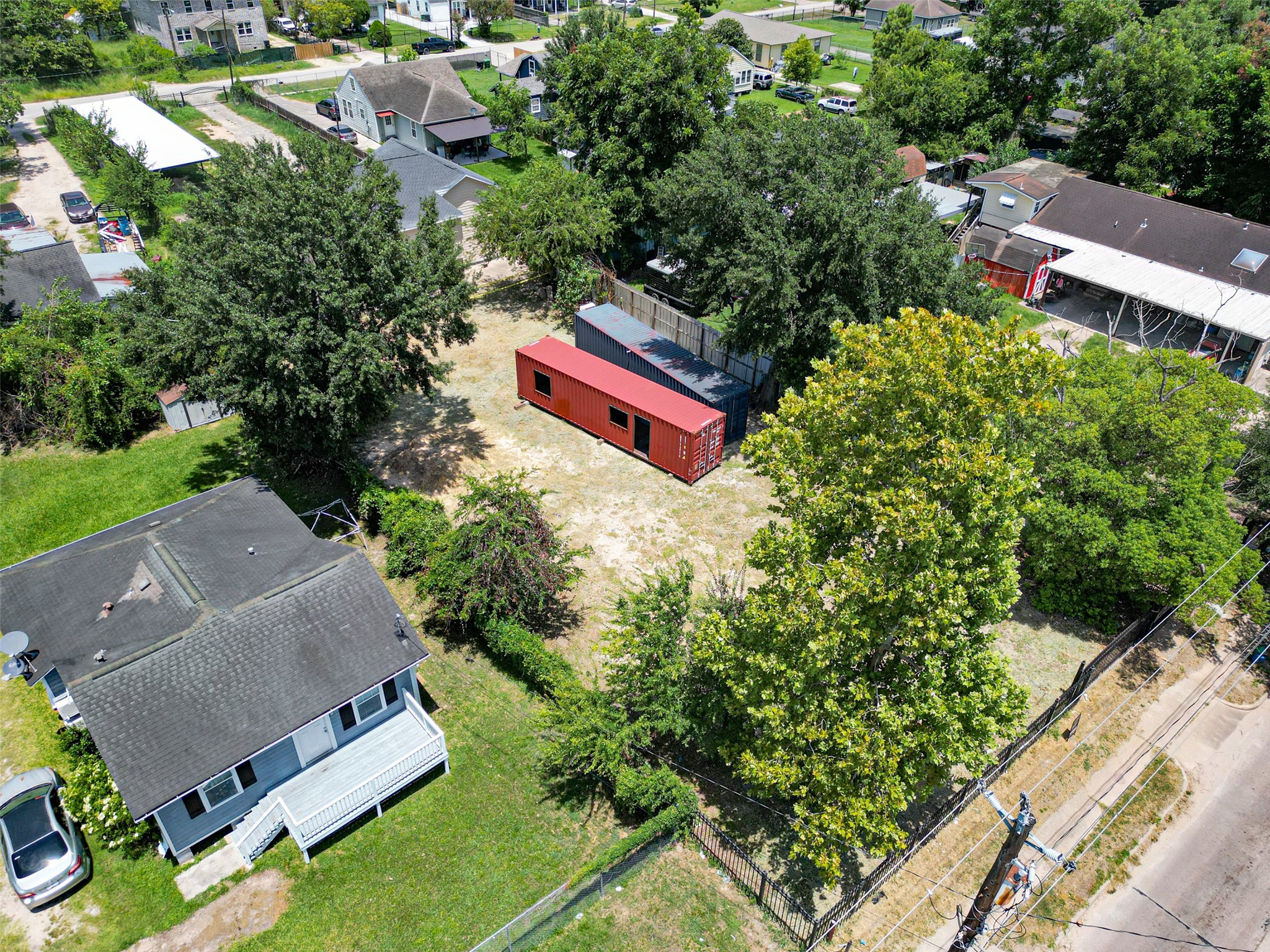 611 E Crosstimbers Street Property Photo 5
