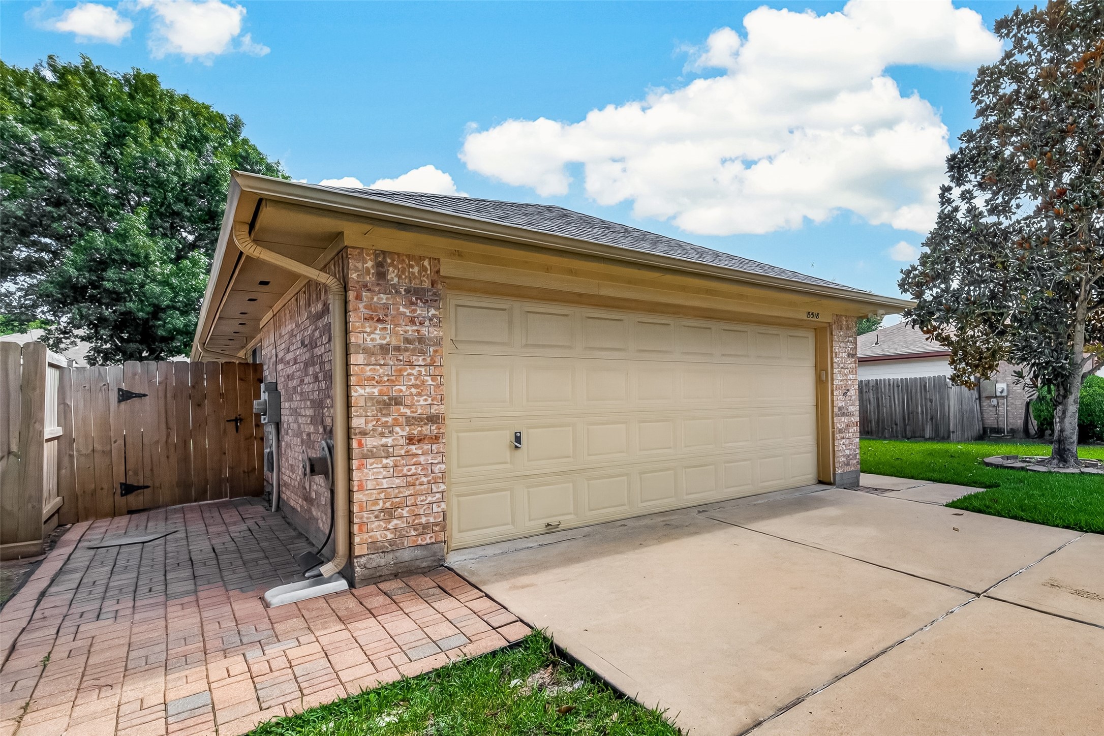 15518 Town Green Drive Property Photo 3