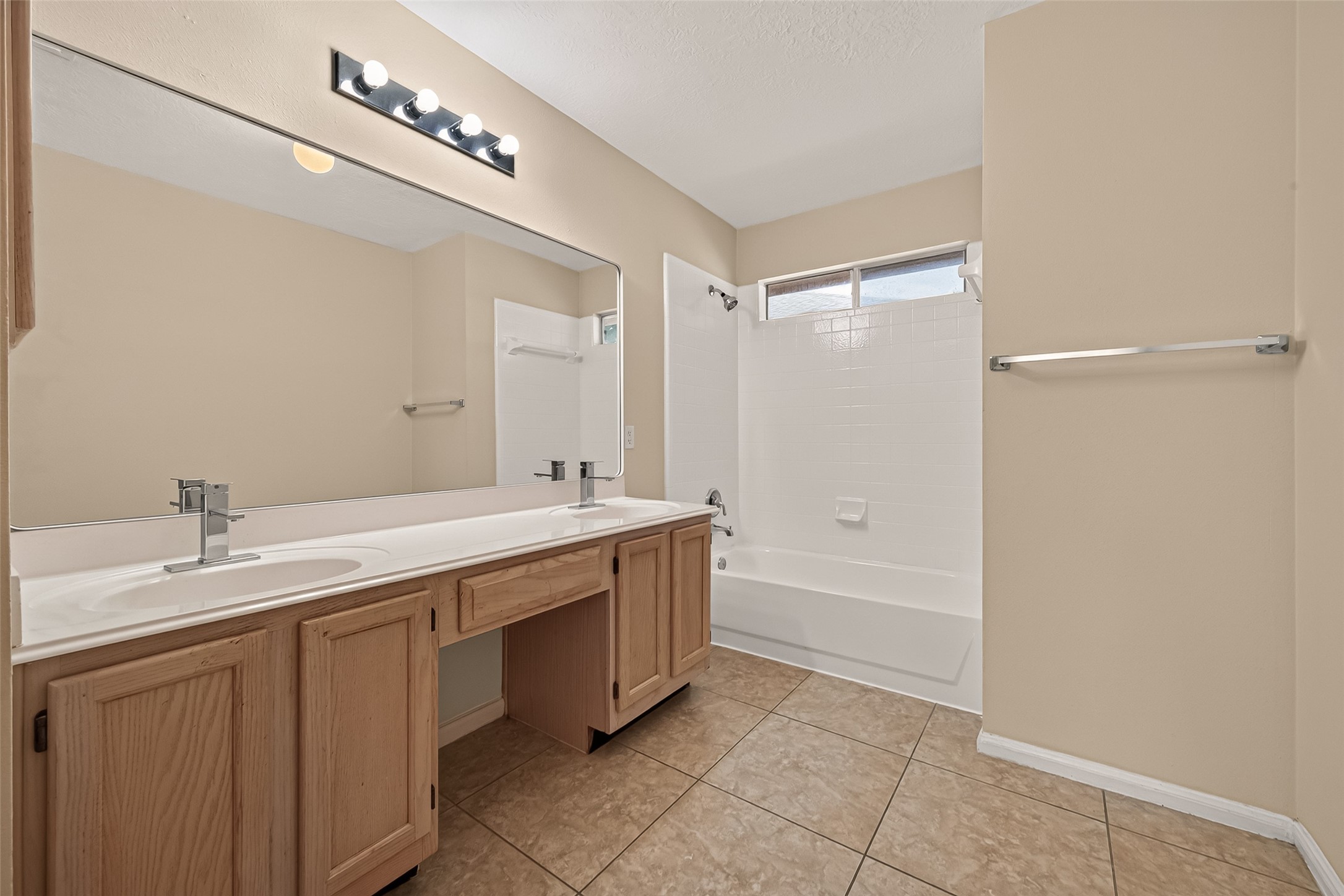 15518 Town Green Drive Property Photo 17