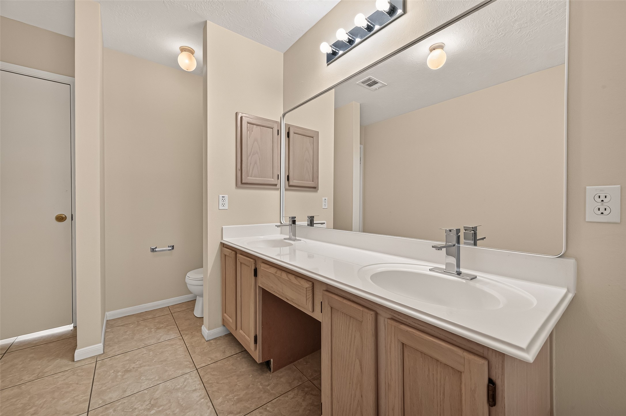 15518 Town Green Drive Property Photo 18