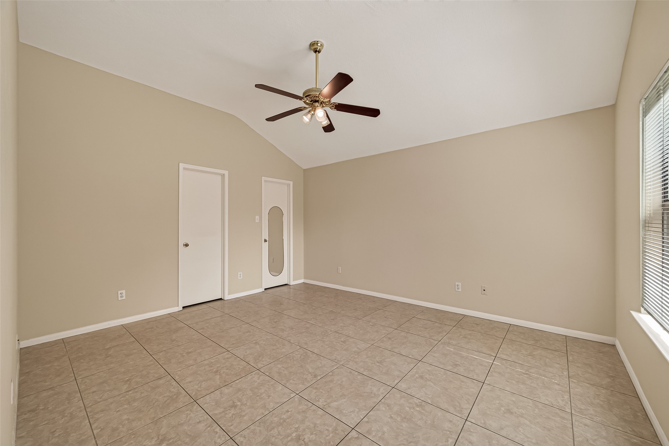 15518 Town Green Drive Property Photo 19