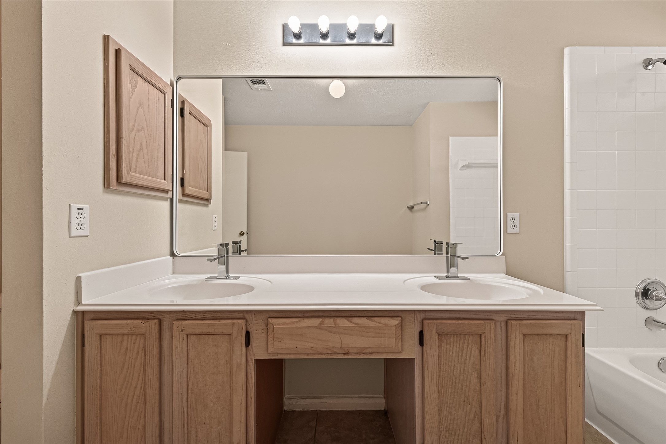 15518 Town Green Drive Property Photo 27
