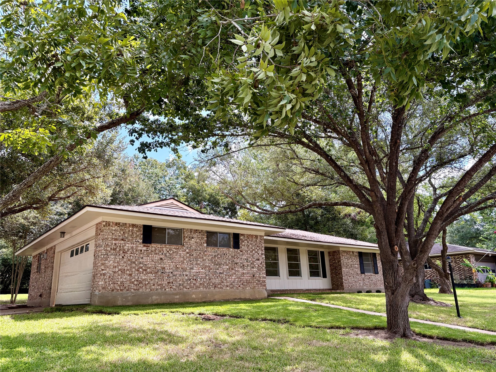 1801 Beazley Street Property Photo 1