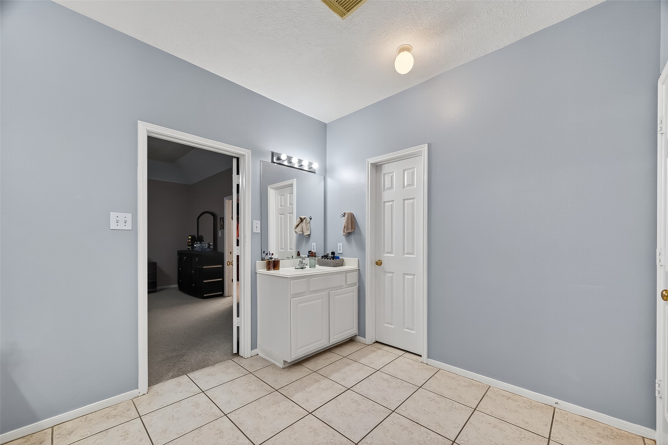 15527 Seminole Canyon Drive Property Photo 13