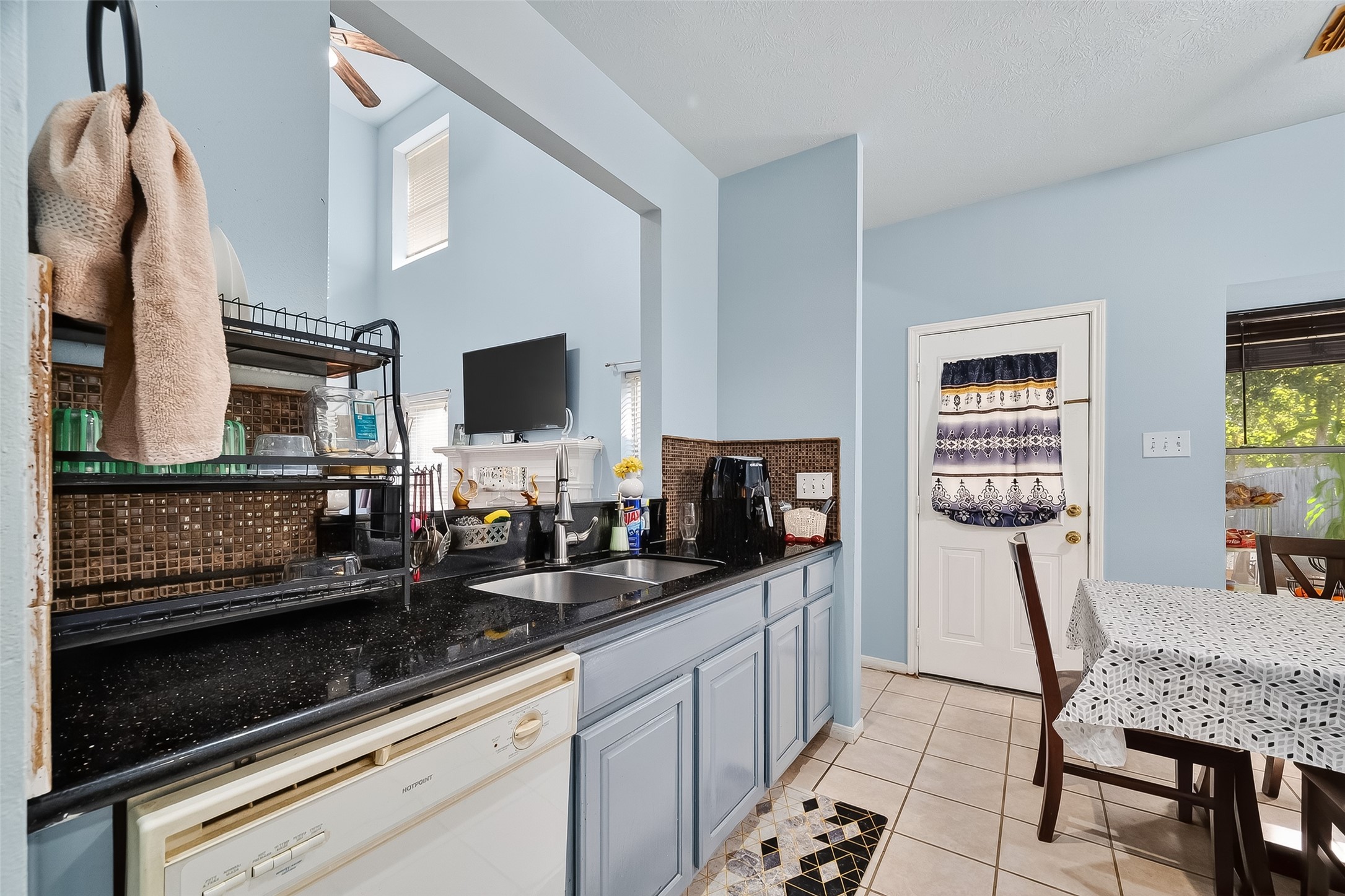 15527 Seminole Canyon Drive Property Photo 18