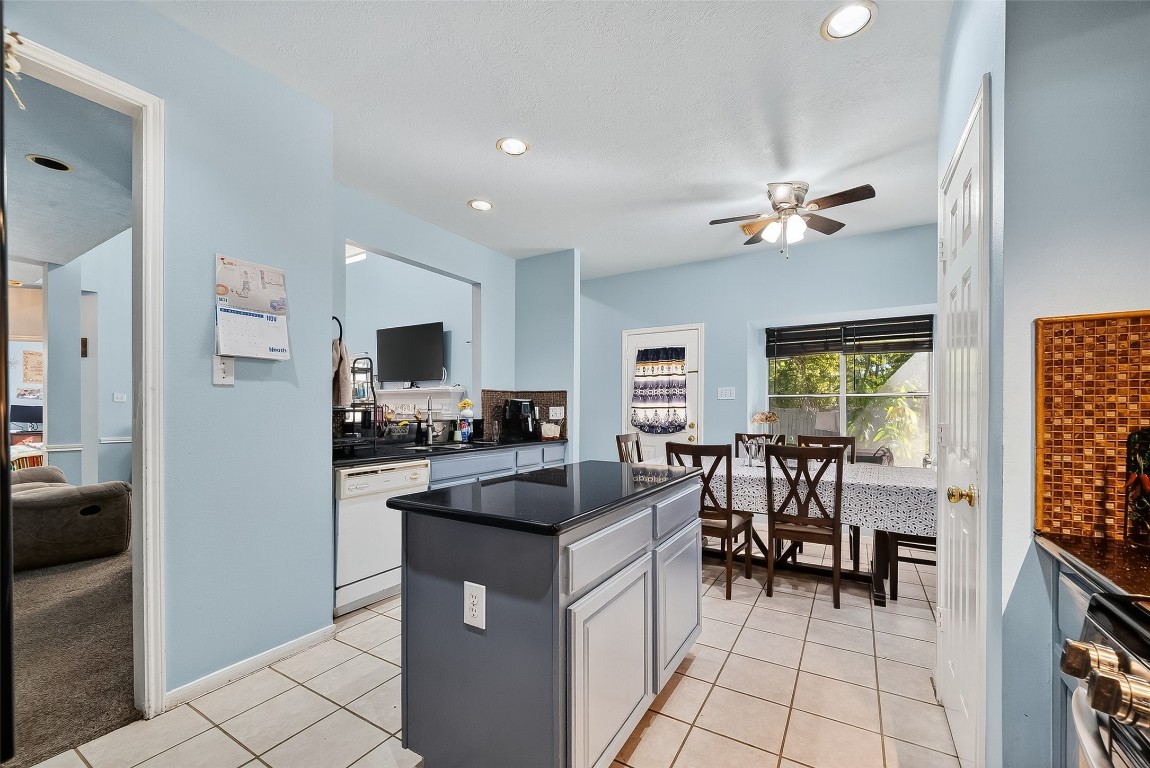 15527 Seminole Canyon Drive Property Photo 20