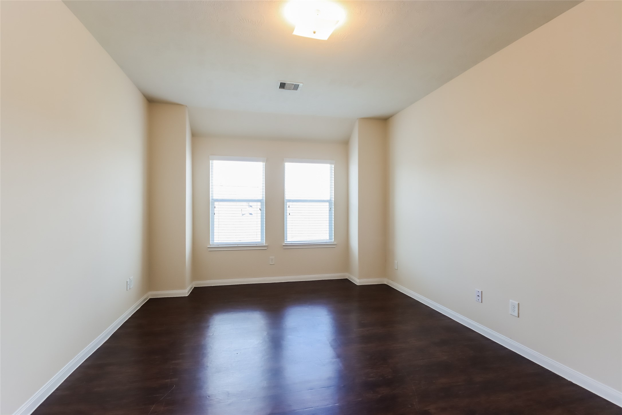 2435 Gibbs Bend Court Property Photo 6