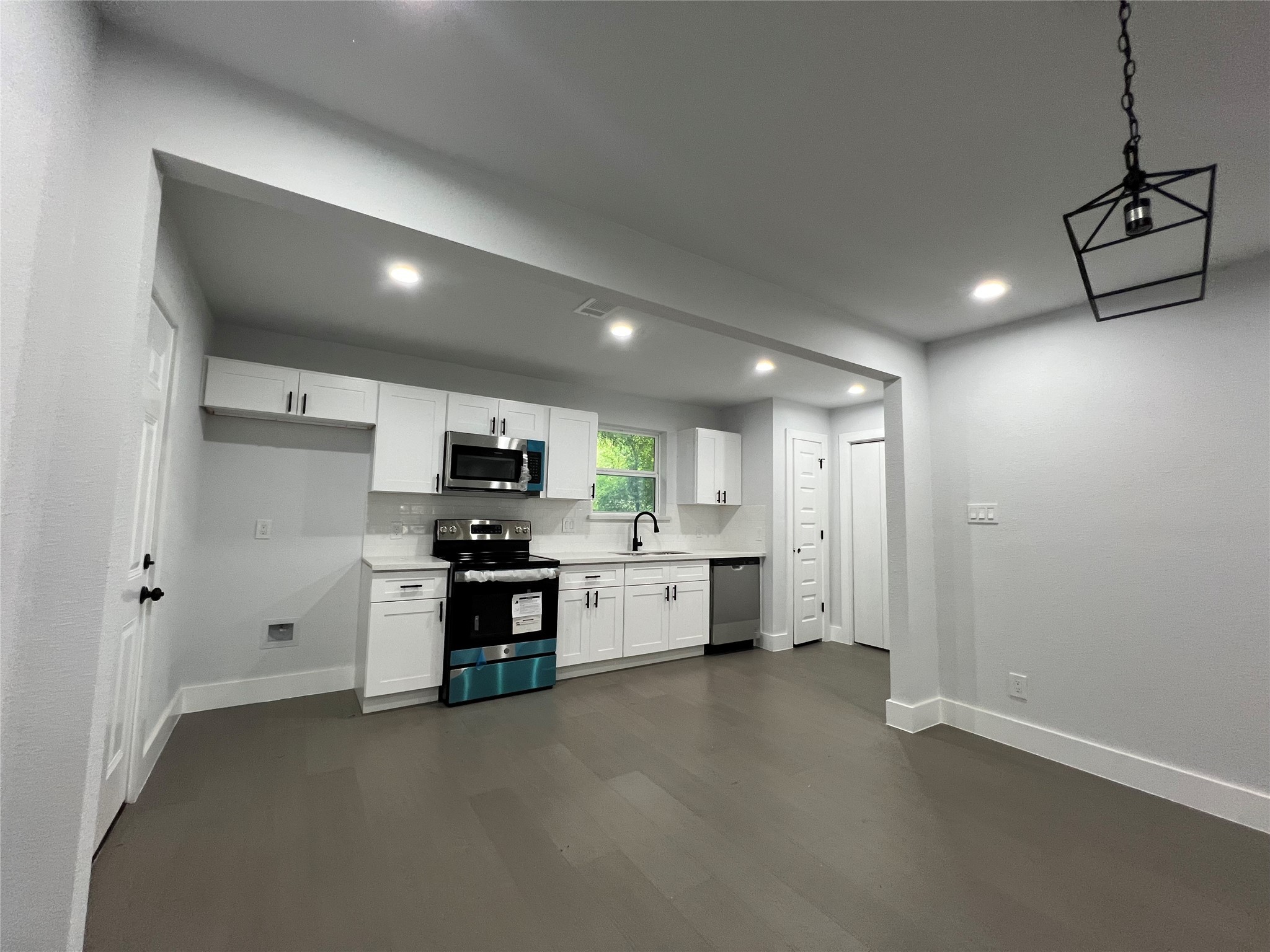 1307 Bank Drive Property Photo