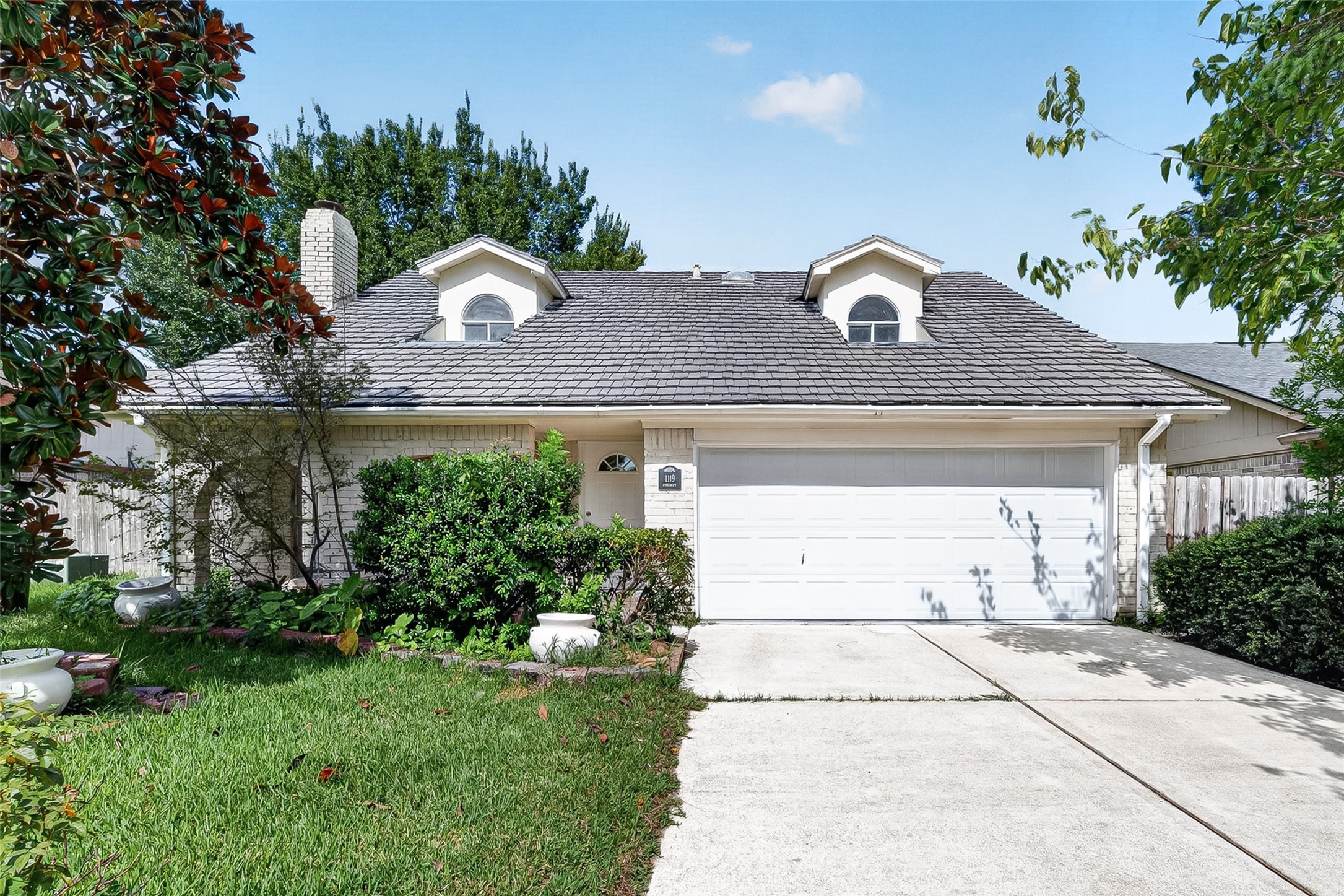 1119 Pinecroft Drive Property Photo 1