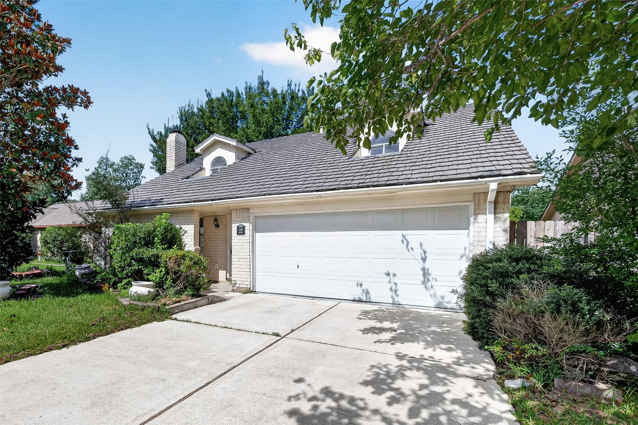 1119 Pinecroft Drive Property Photo 3