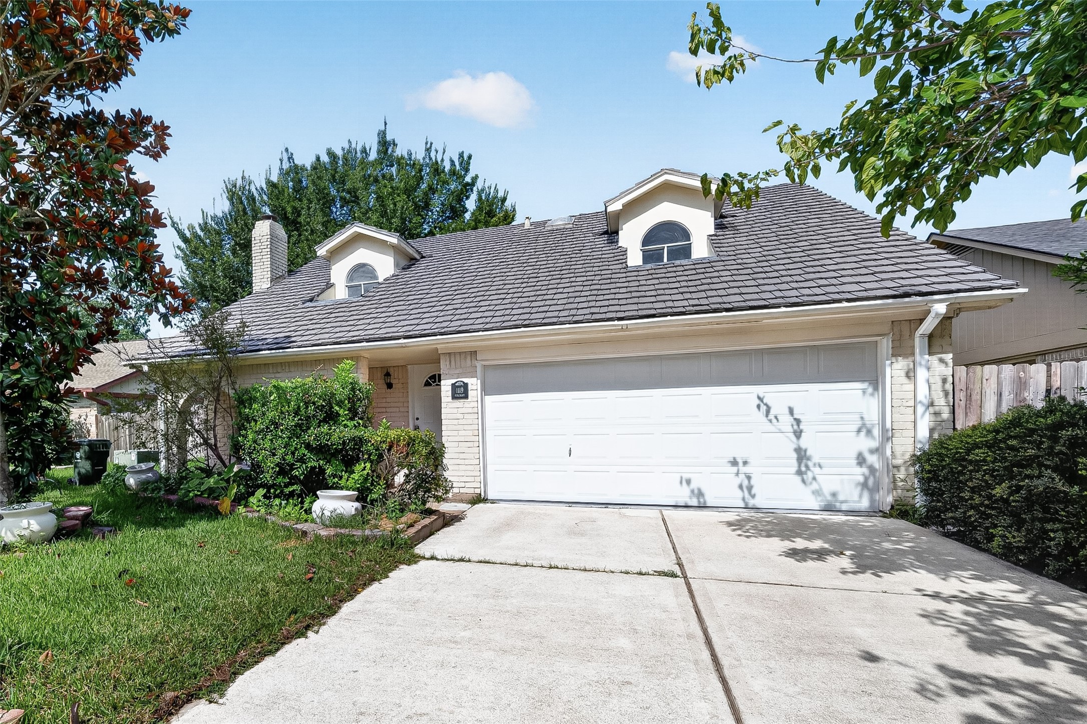 1119 Pinecroft Drive Property Photo 4