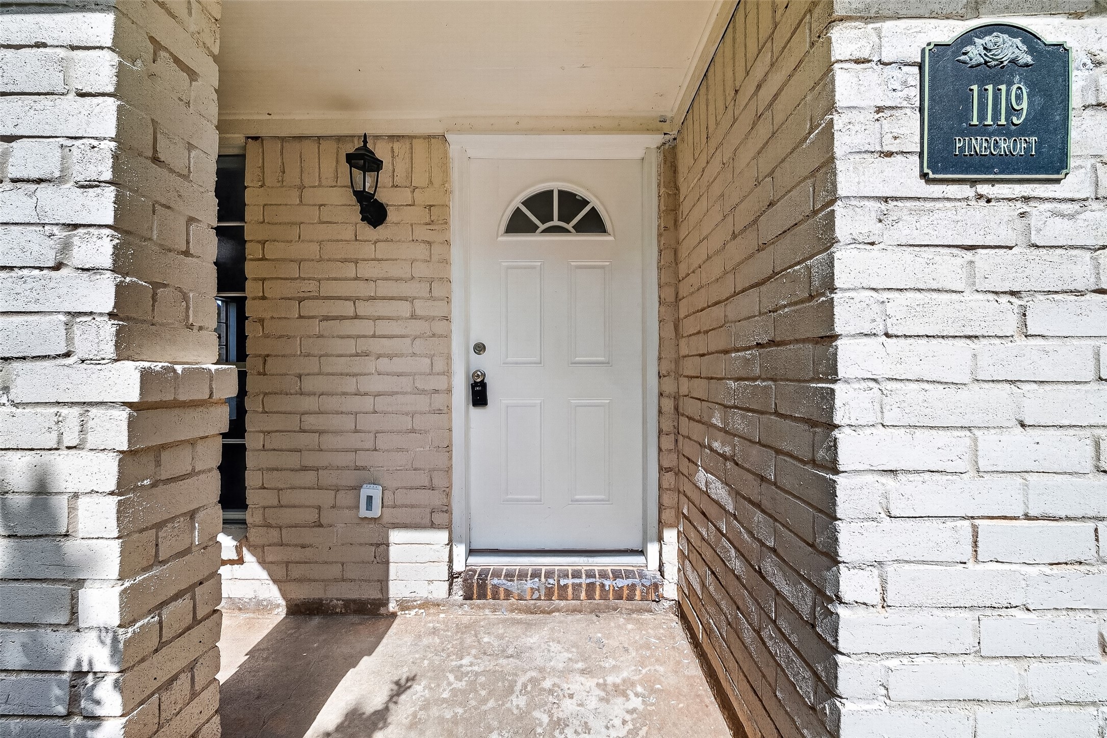 1119 Pinecroft Drive Property Photo 6