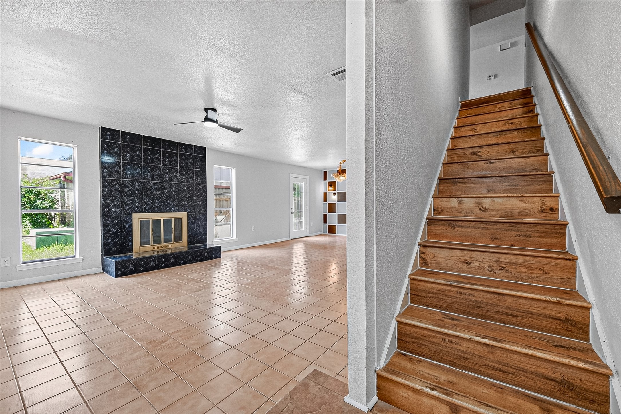 1119 Pinecroft Drive Property Photo 8