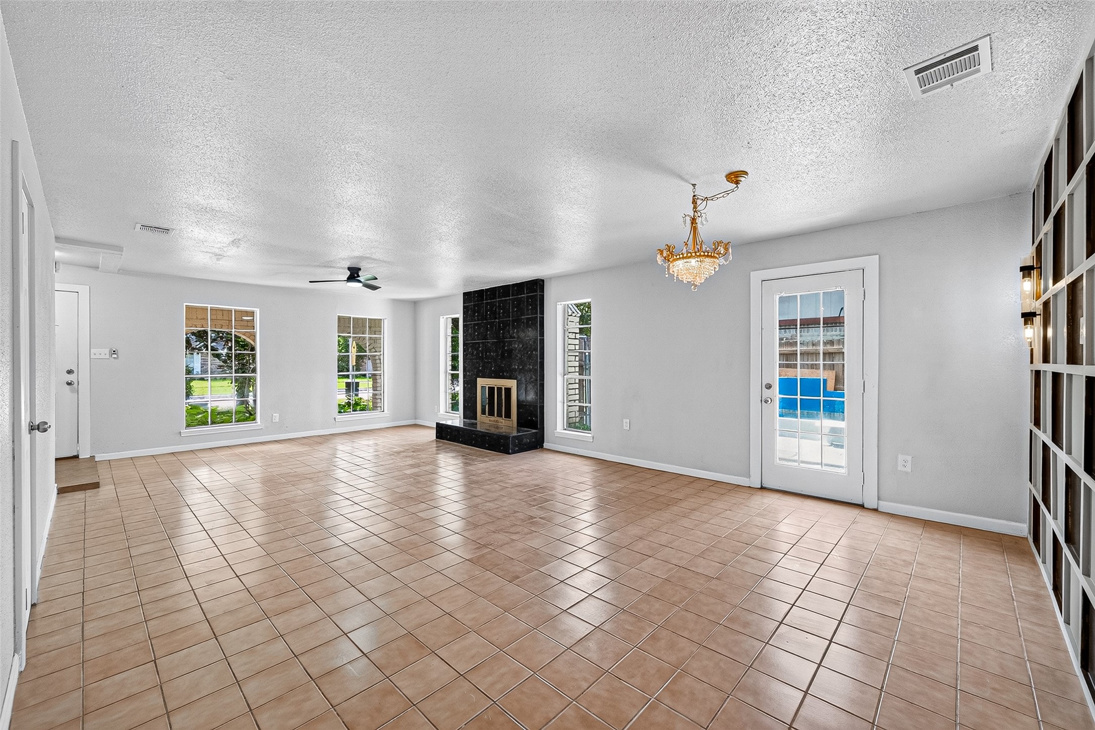 1119 Pinecroft Drive Property Photo 15