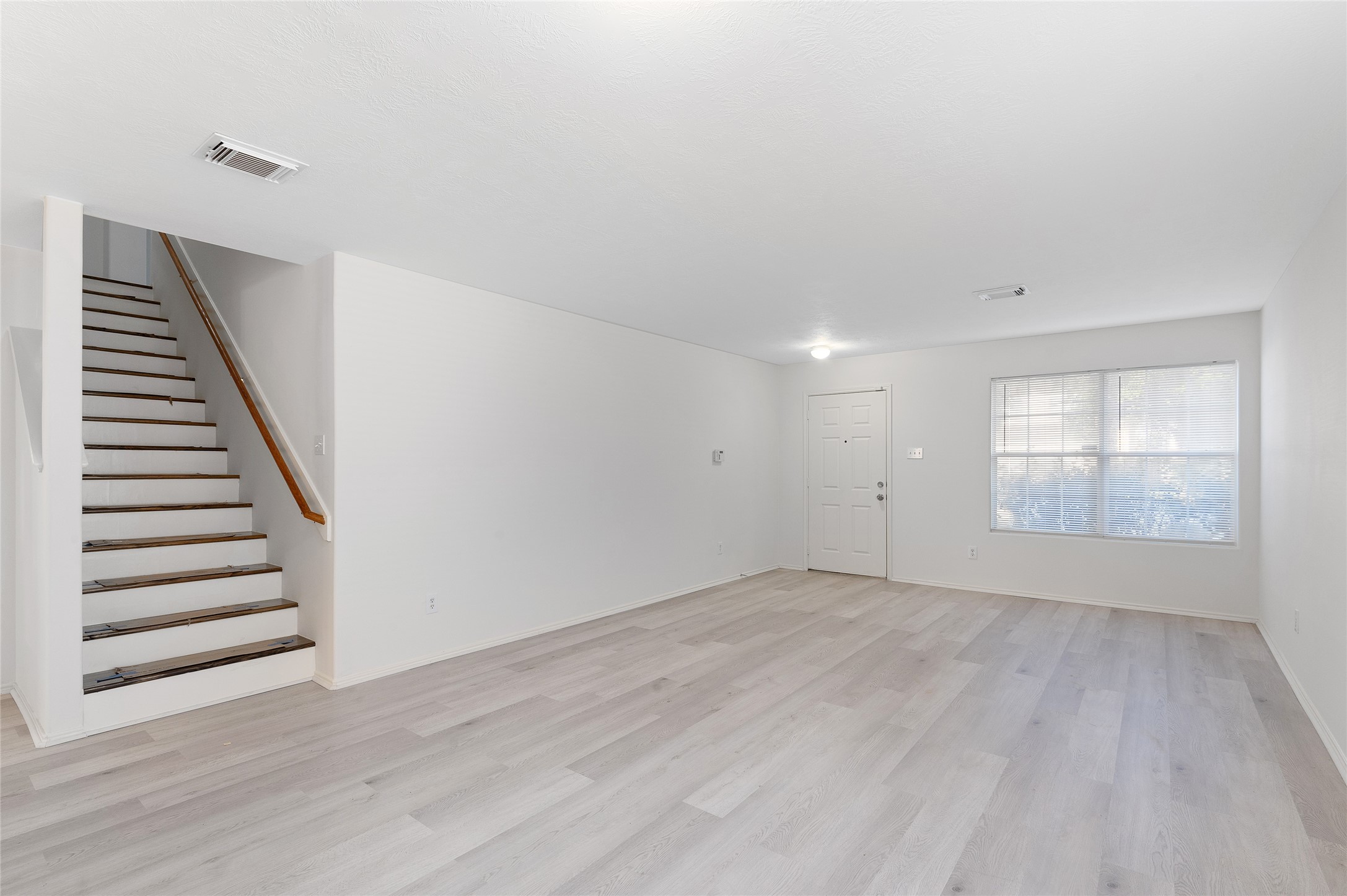 2923 Katybriar Lane Property Photo 3