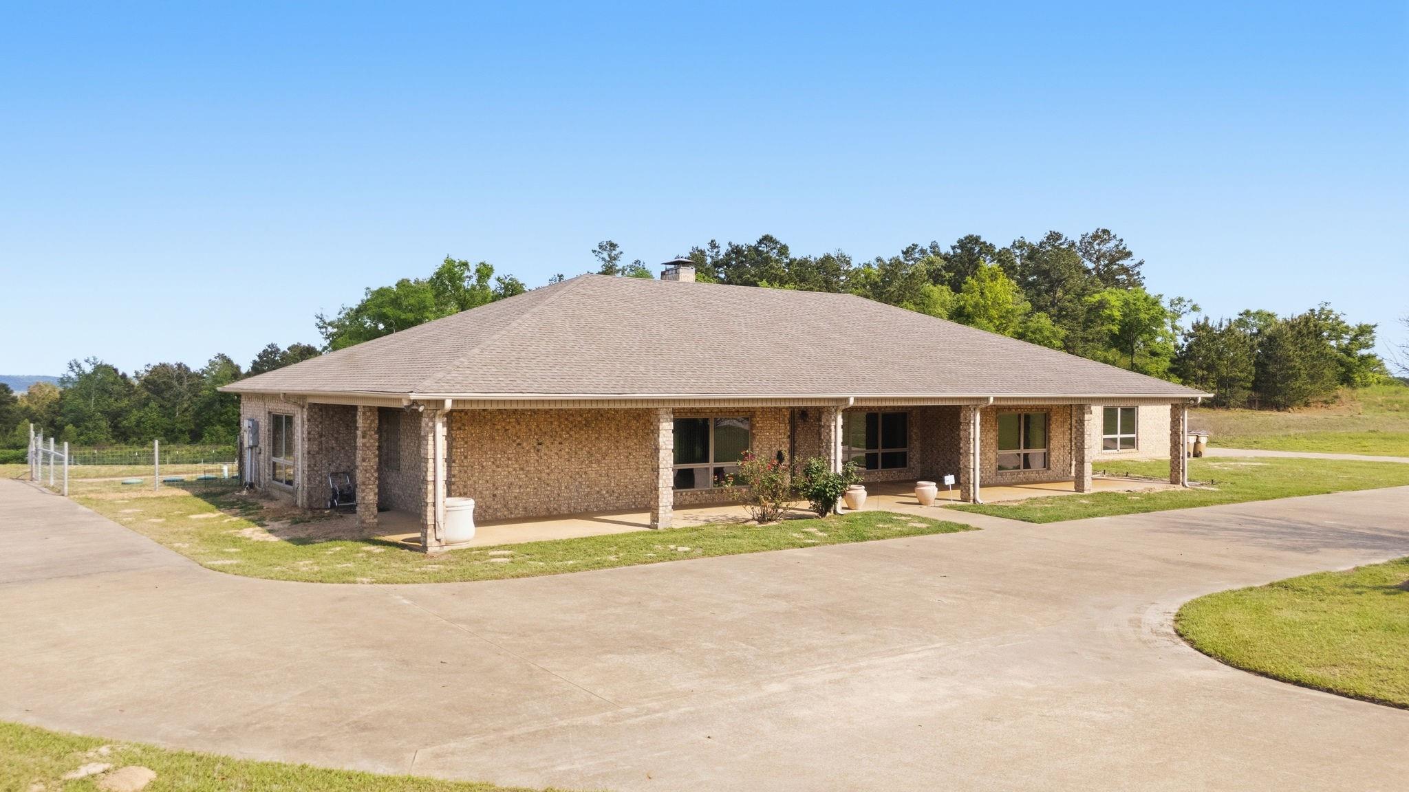 1824 County Road 1905, Jacksonville Tx 75766 Property Photo 2