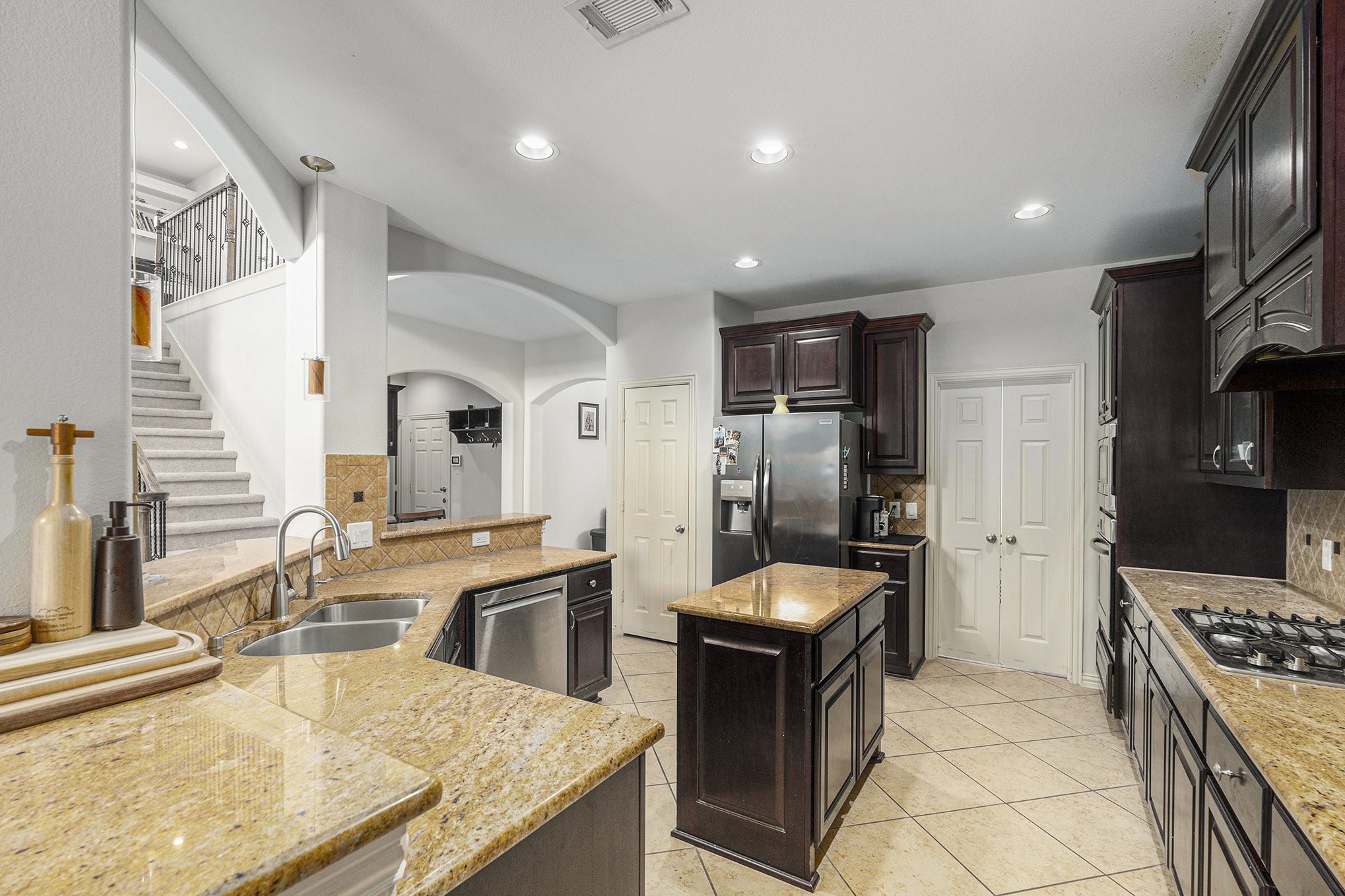 19019 Crest Cove Drive Property Photo