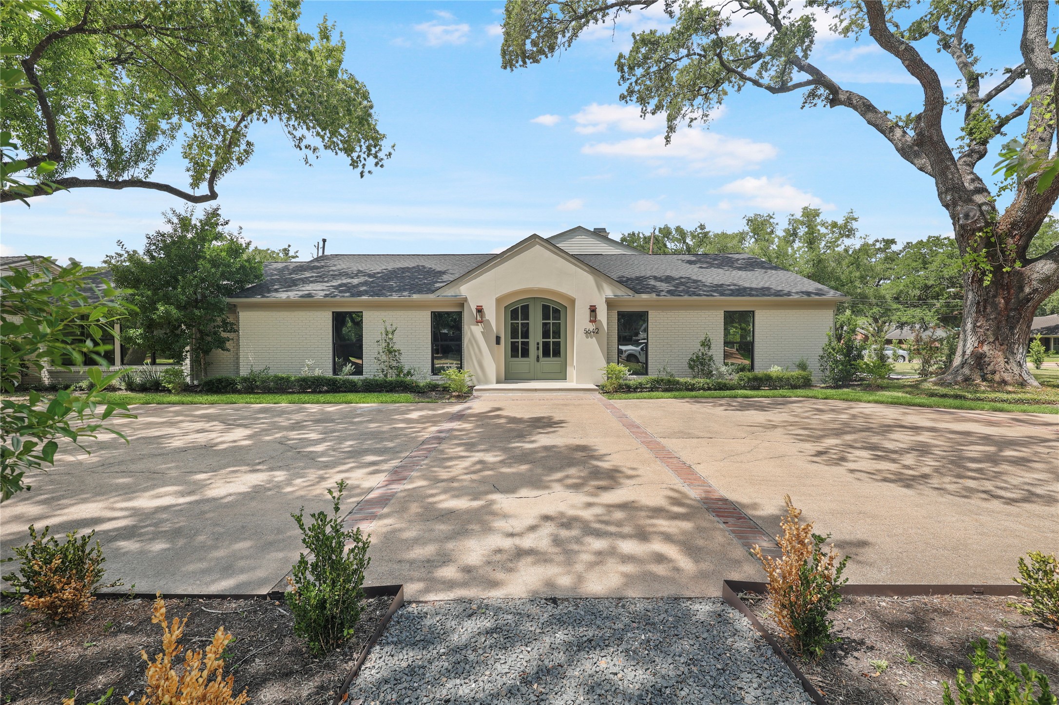 5642 Pine Forest Road Property Photo 2