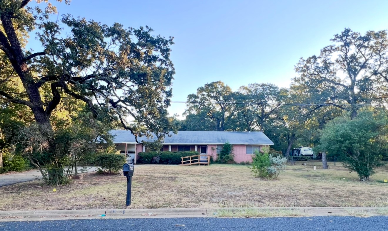 4109 Laura Lane Property Photo