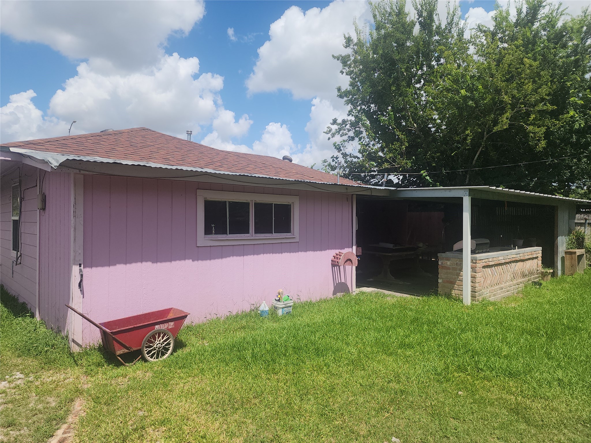 937 Vivian Avenue Property Photo 3