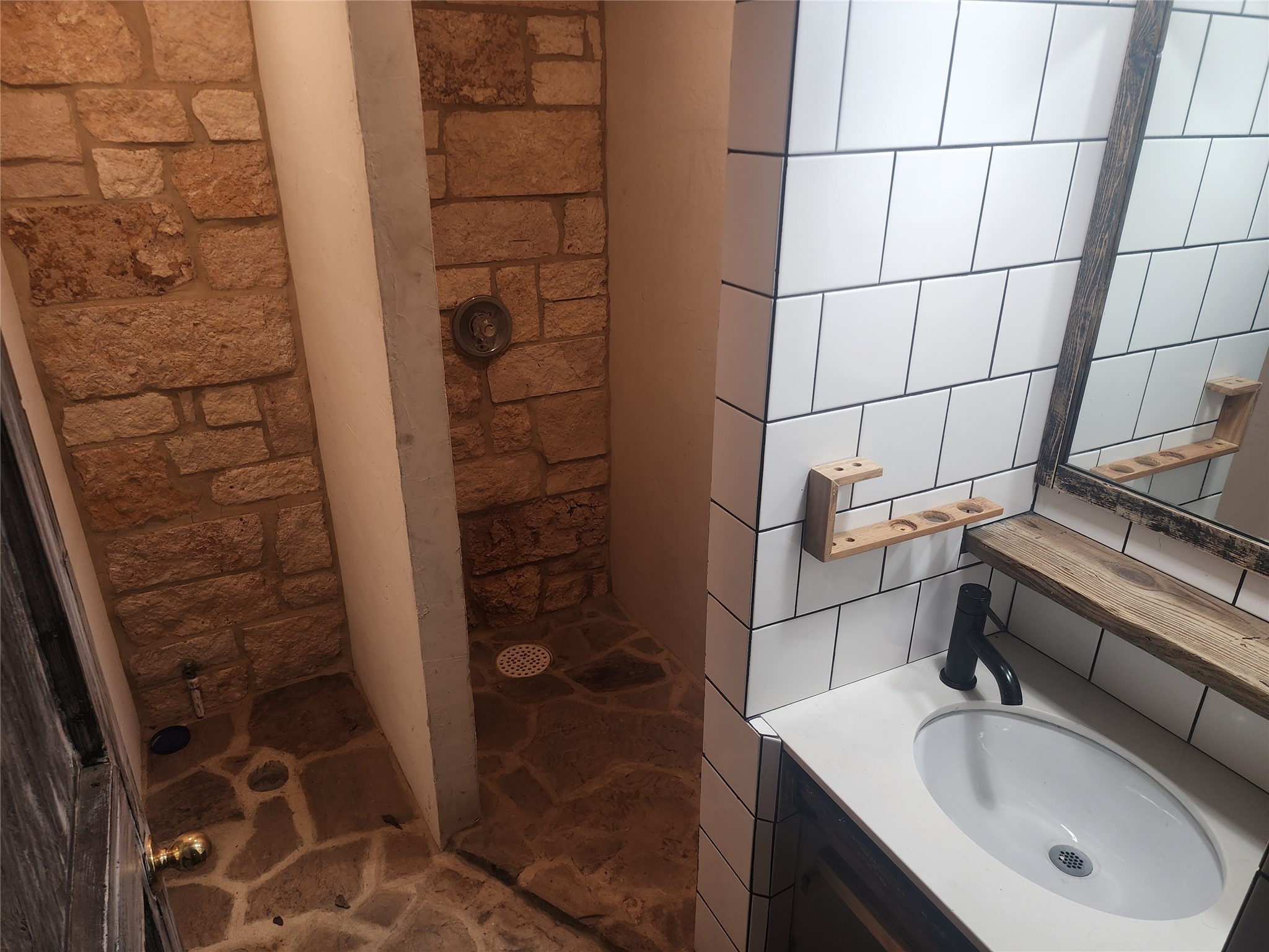 937 Vivian Avenue Property Photo 16