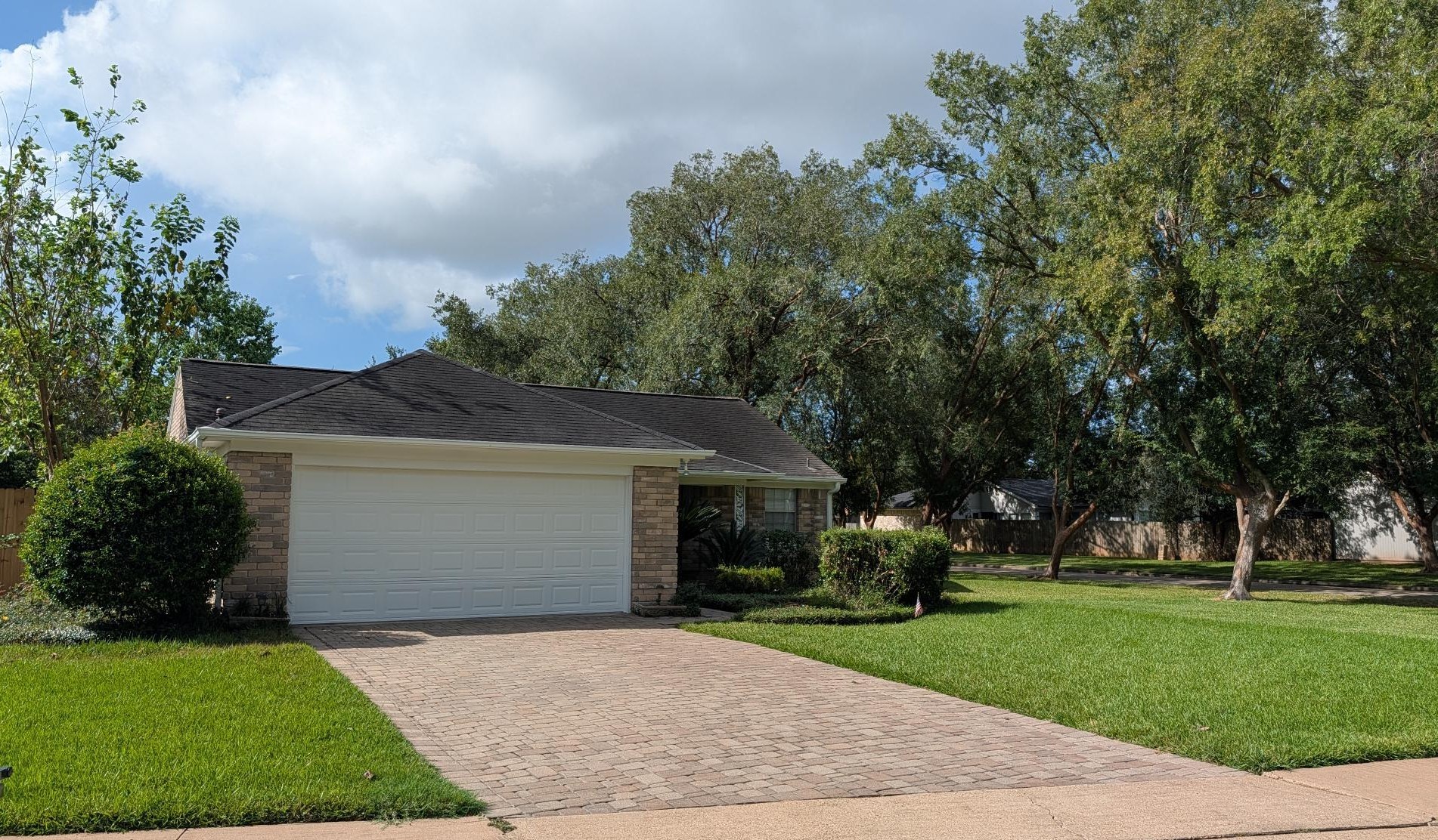 3102 E Heatherock Circle Property Photo 2