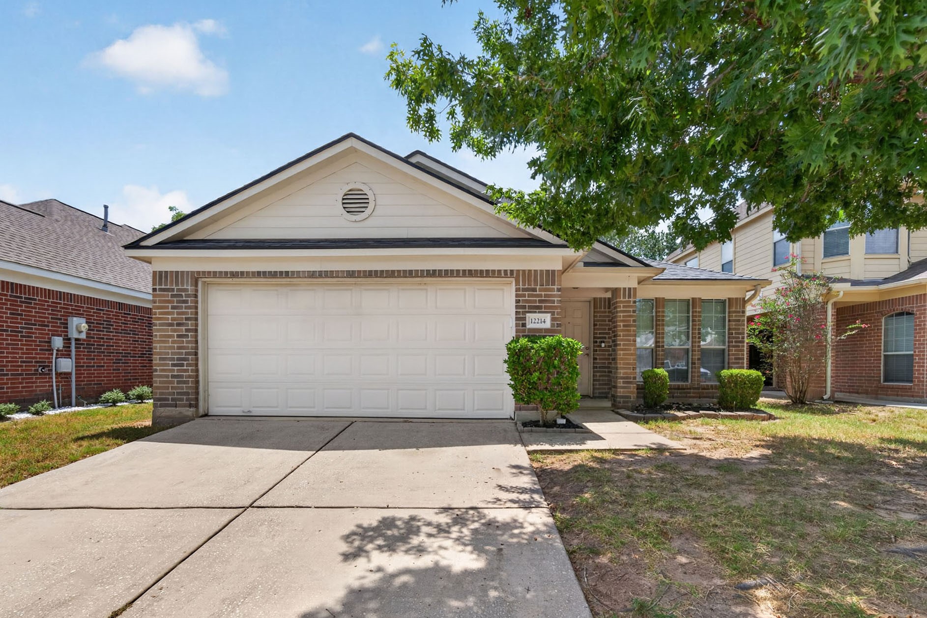 12214 Carriage Oak Circle Property Photo 1