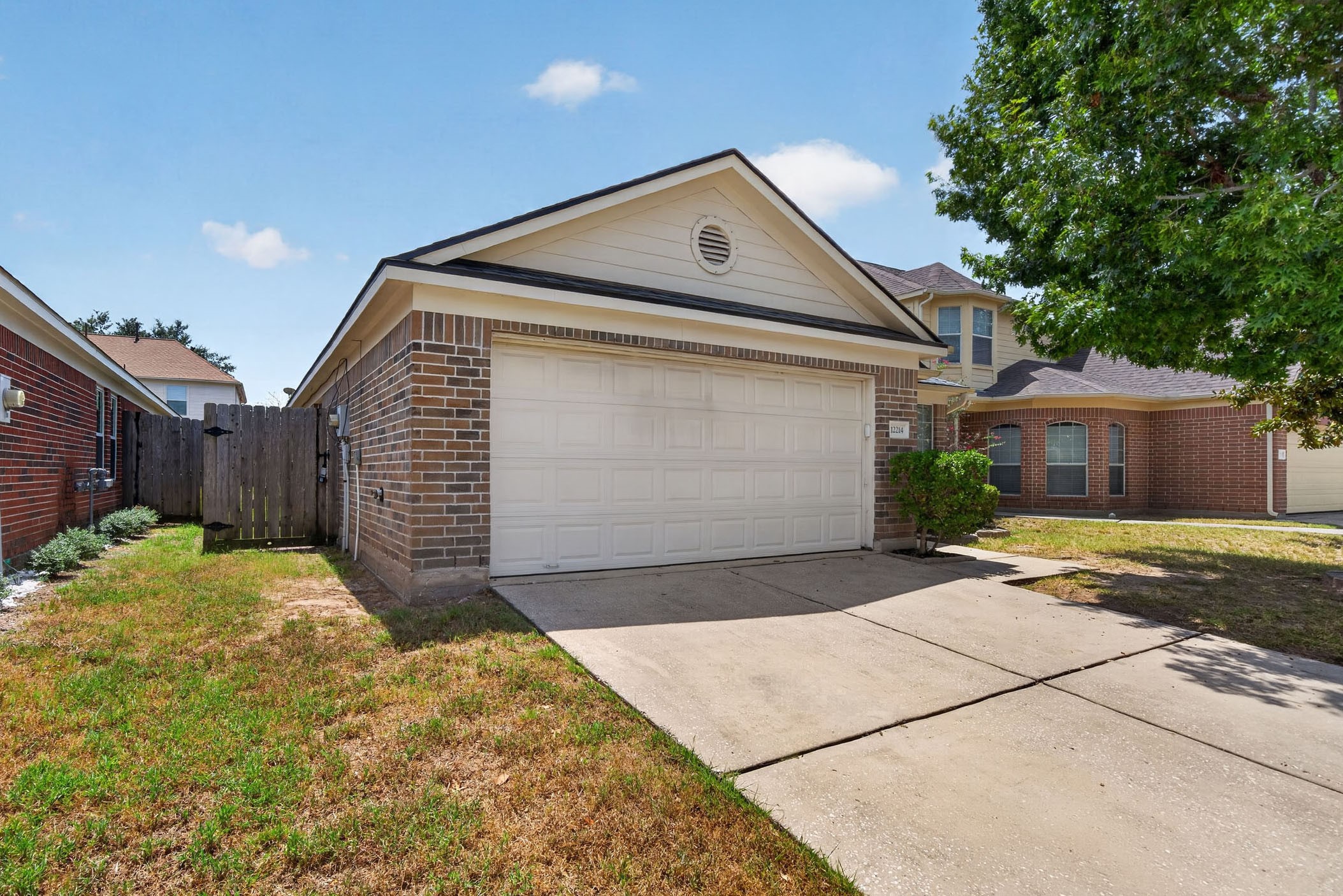 12214 Carriage Oak Circle Property Photo 2