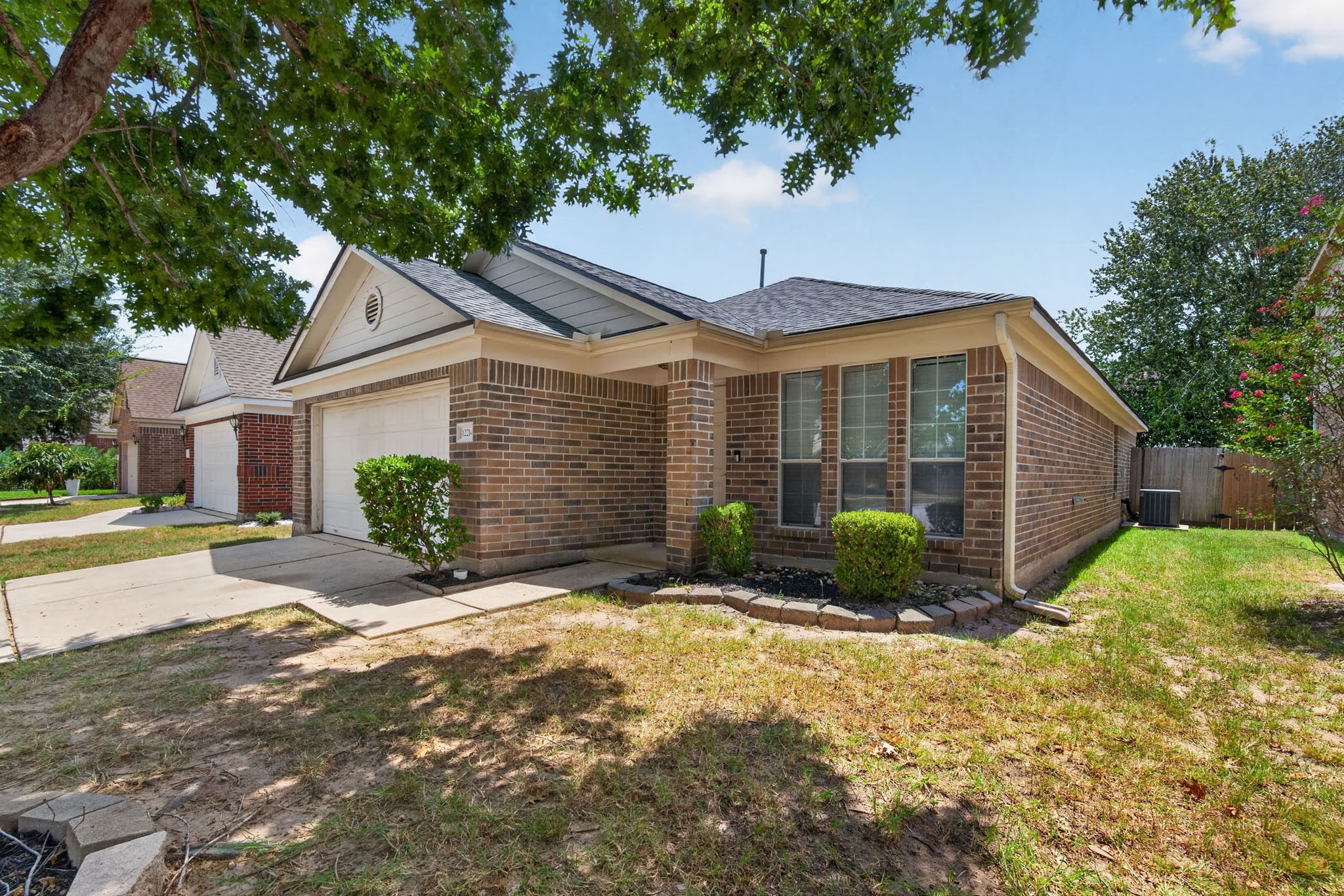 12214 Carriage Oak Circle Property Photo 3