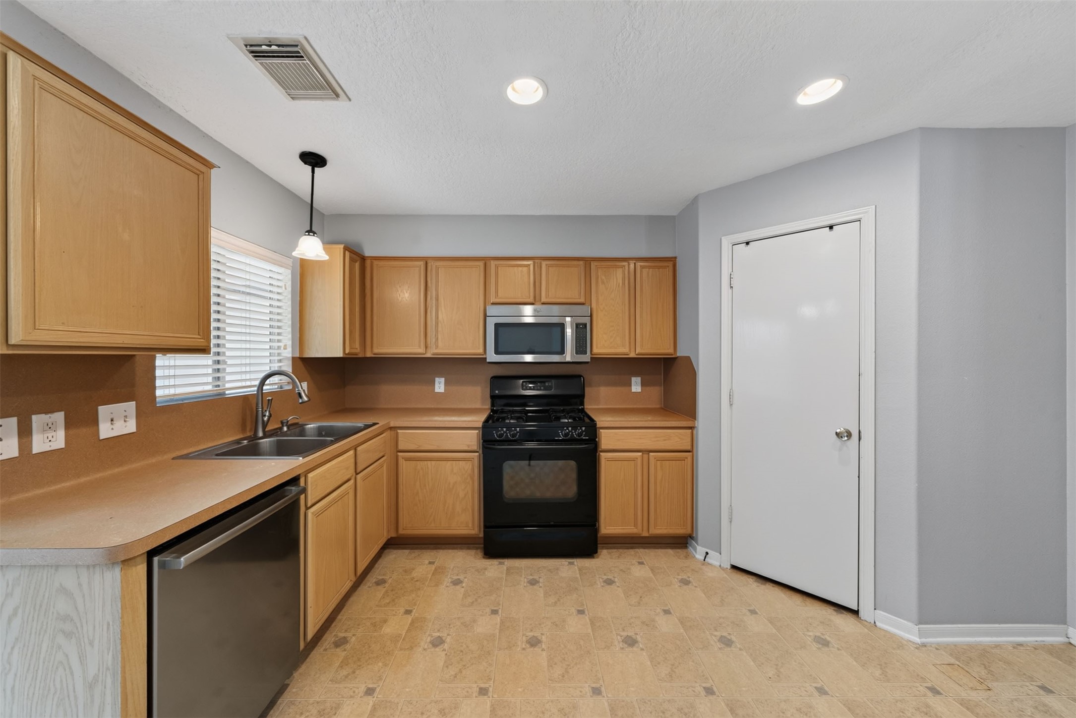 12214 Carriage Oak Circle Property Photo 9