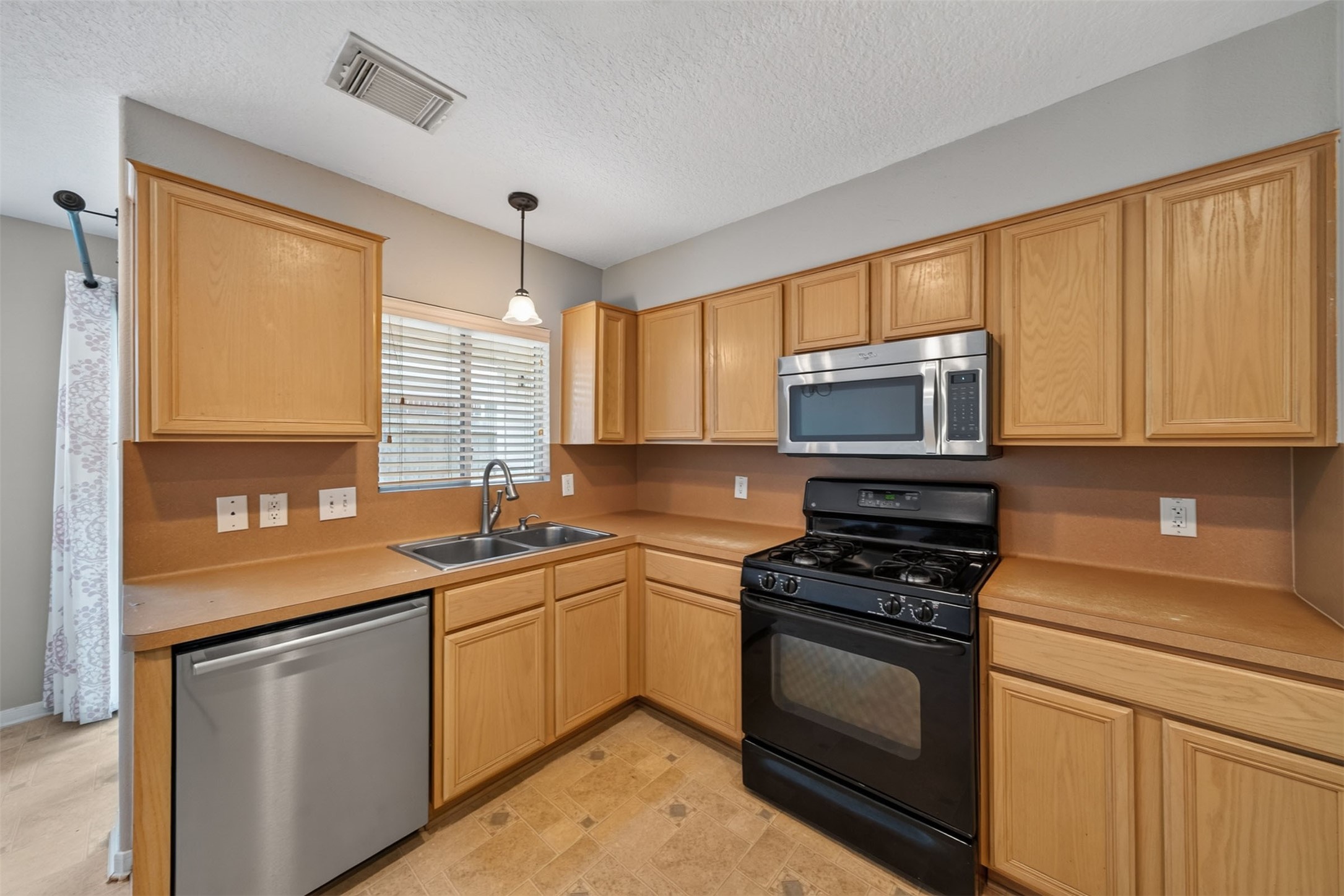 12214 Carriage Oak Circle Property Photo 10