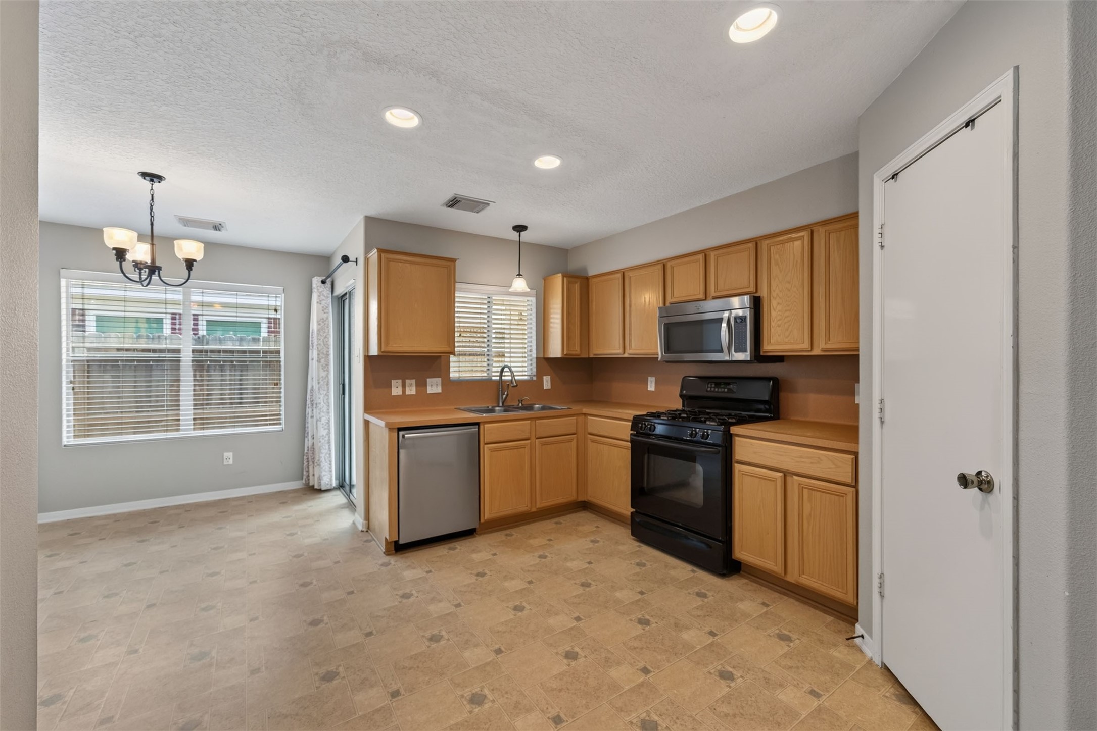 12214 Carriage Oak Circle Property Photo 14