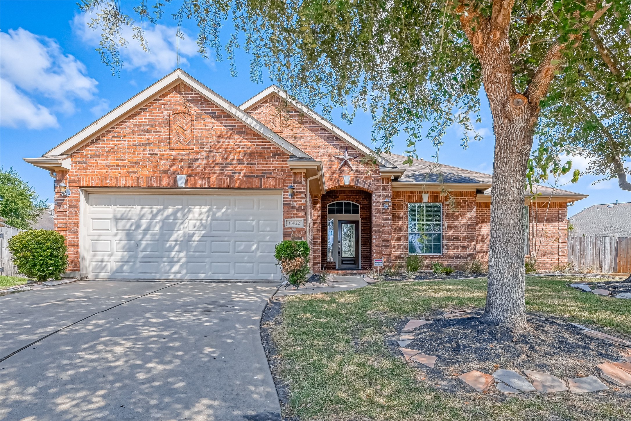 13922 Normandy Court Property Photo 2