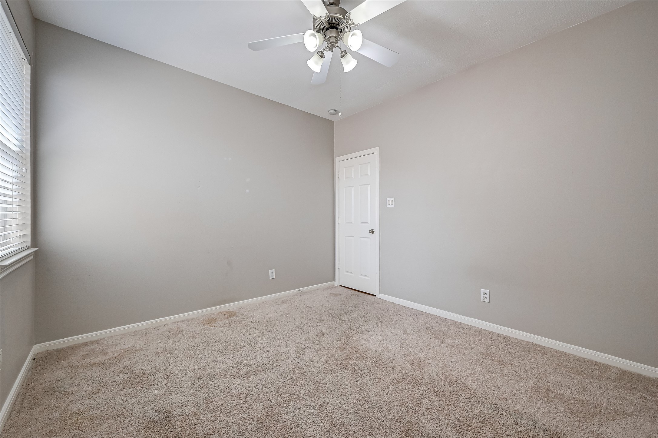 13922 Normandy Court Property Photo 30