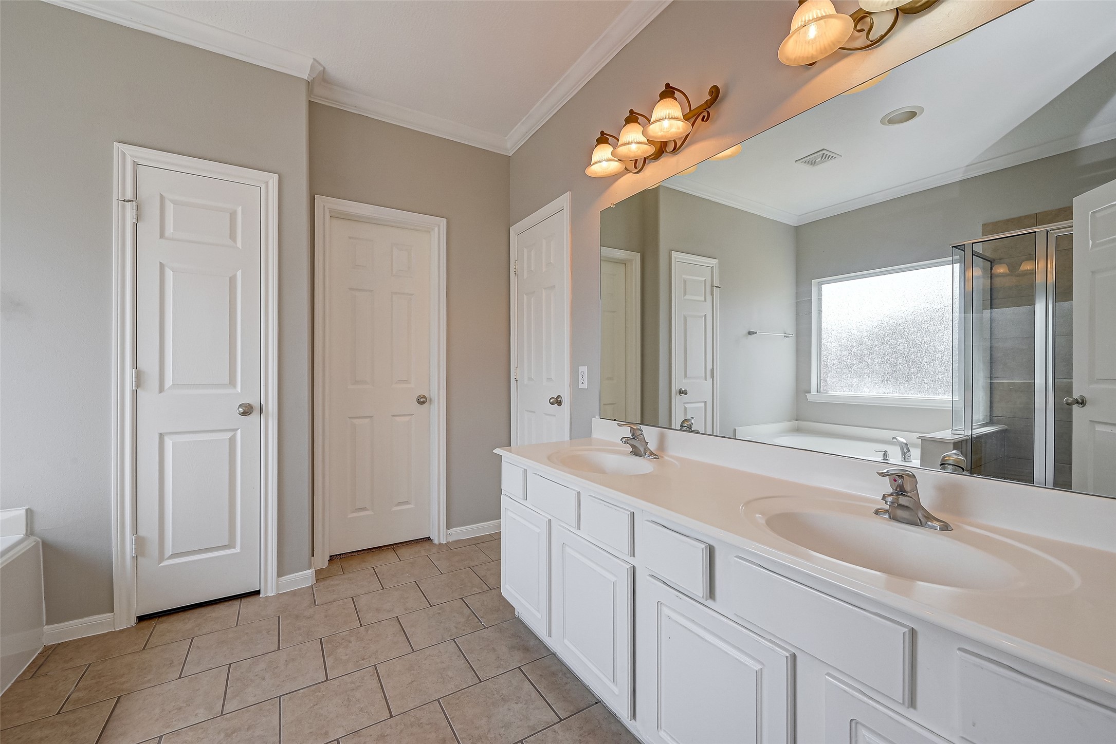 13922 Normandy Court Property Photo 40