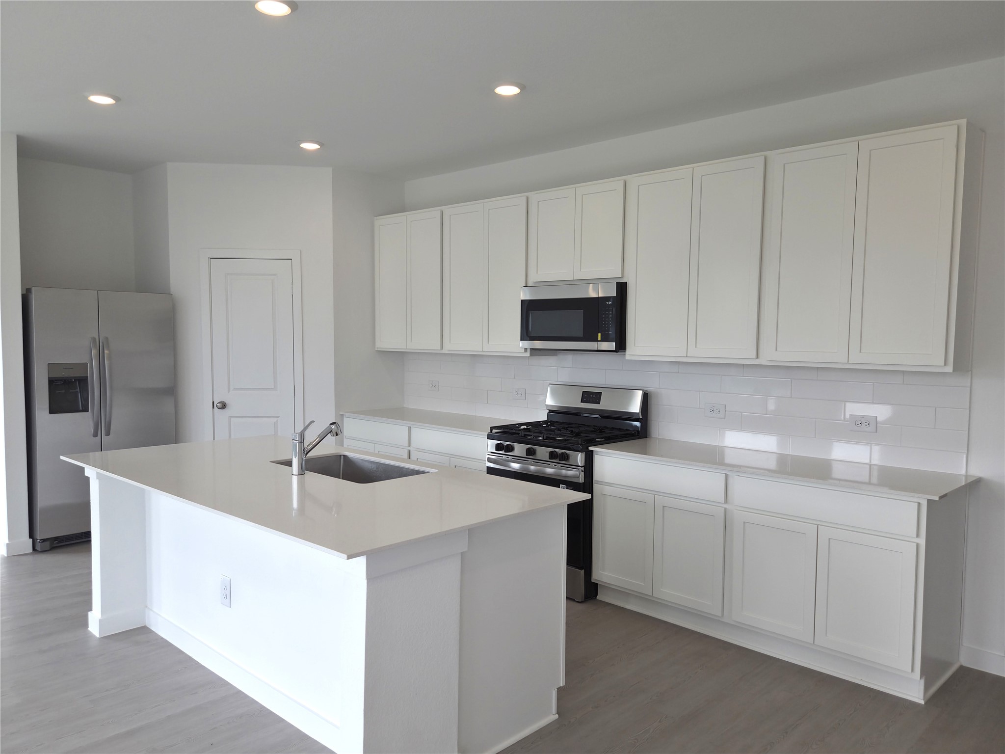 6511 Silver Emperor Lane Property Photo 5