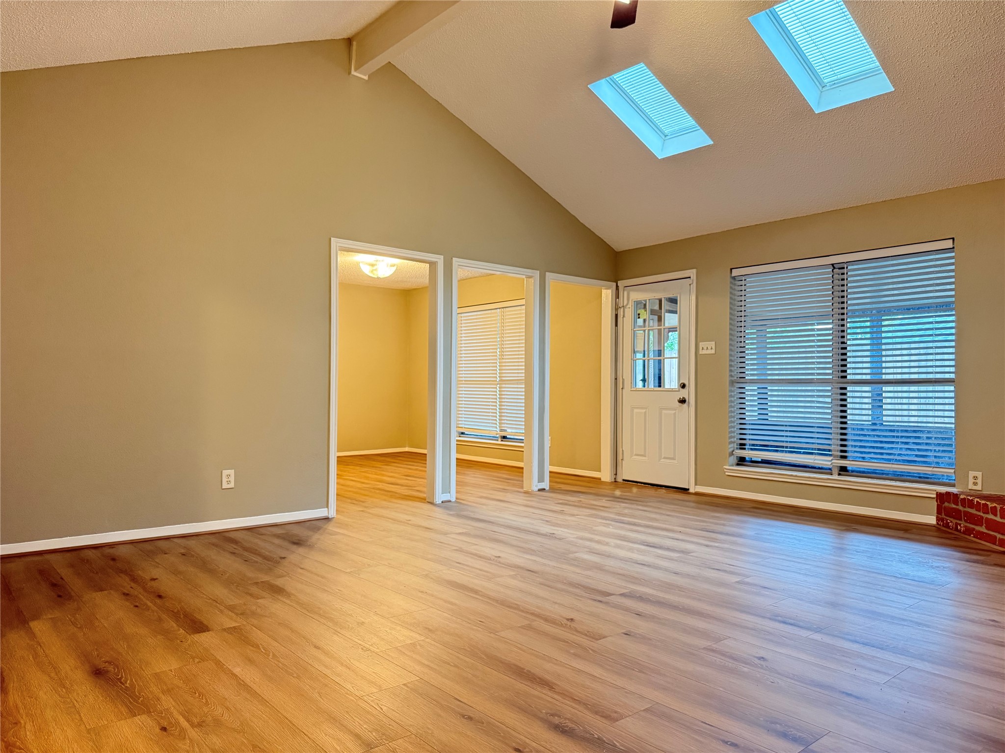 3022 Mosby Drive Property Photo 4