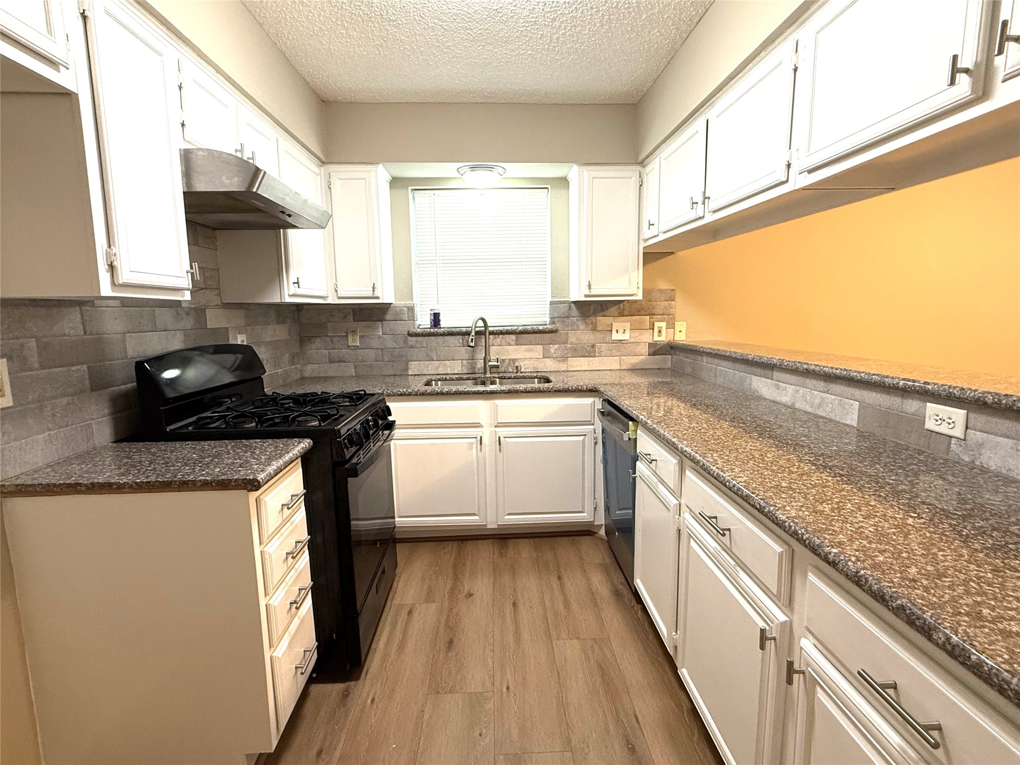 3022 Mosby Drive Property Photo 9