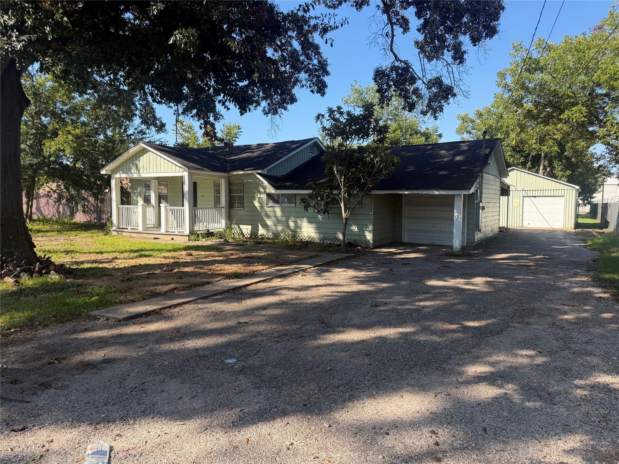 2434 Oleander Drive Property Photo 2