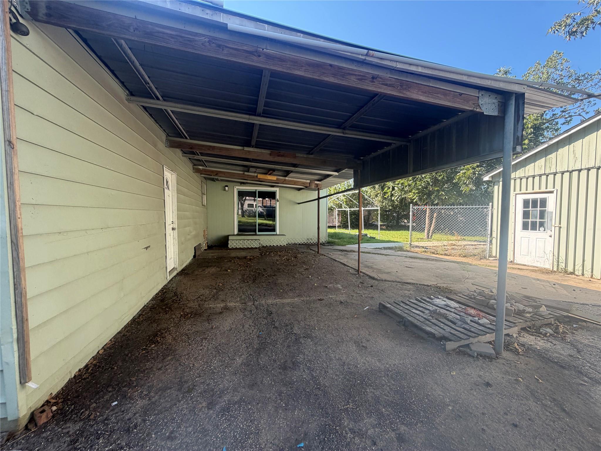 2434 Oleander Drive Property Photo 3