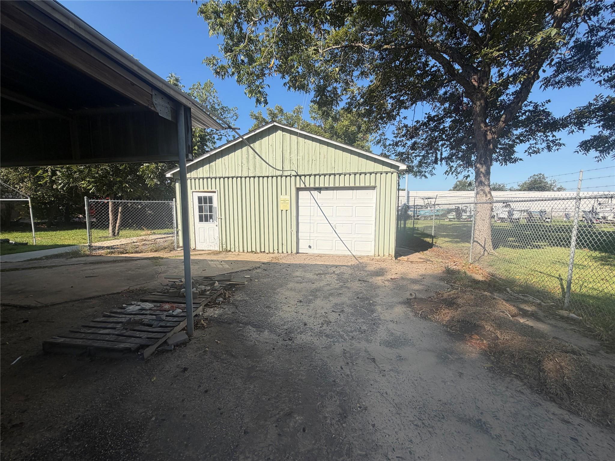 2434 Oleander Drive Property Photo 4