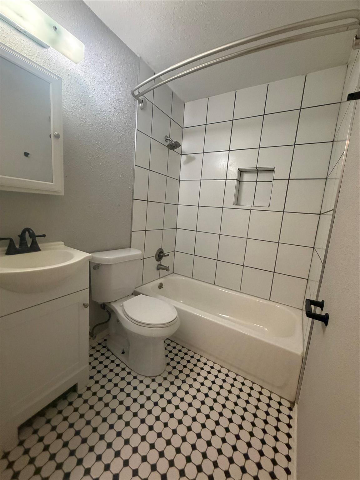2434 Oleander Drive Property Photo 11