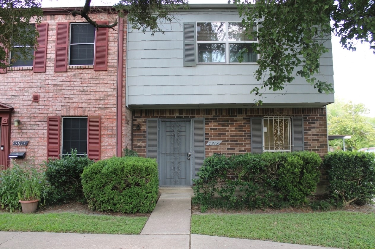 7919 Grove Ridge Drive Property Photo 1